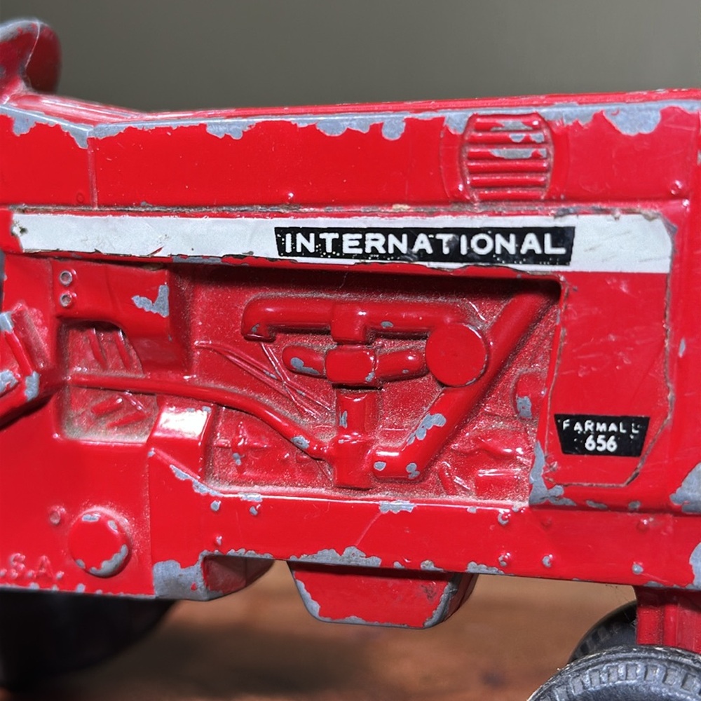 ERTL Vintage International Harvester 656 - Picture 5 of 13